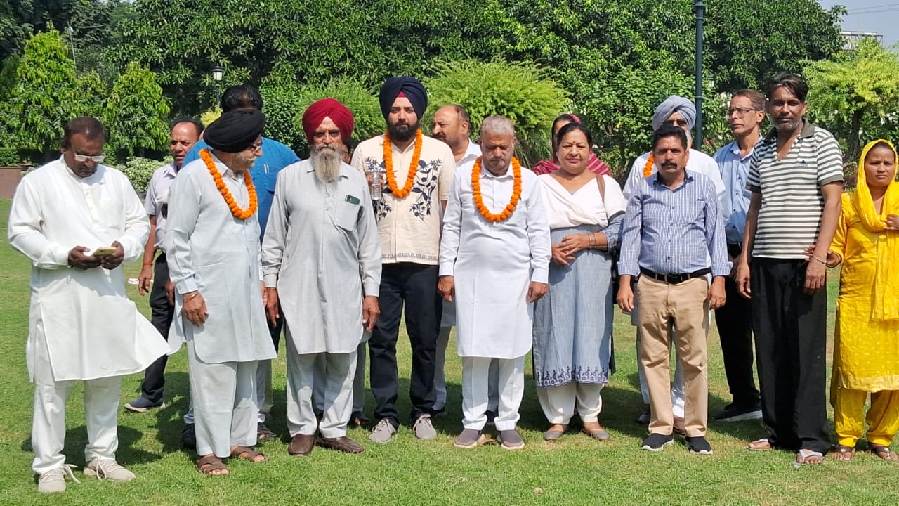 The meeting of Sanatan Samaj Welfare Front Punjab was held at Nehru Park, Patiala under the leadership of State President Harinder Pal Sharma Kaurjiwala.